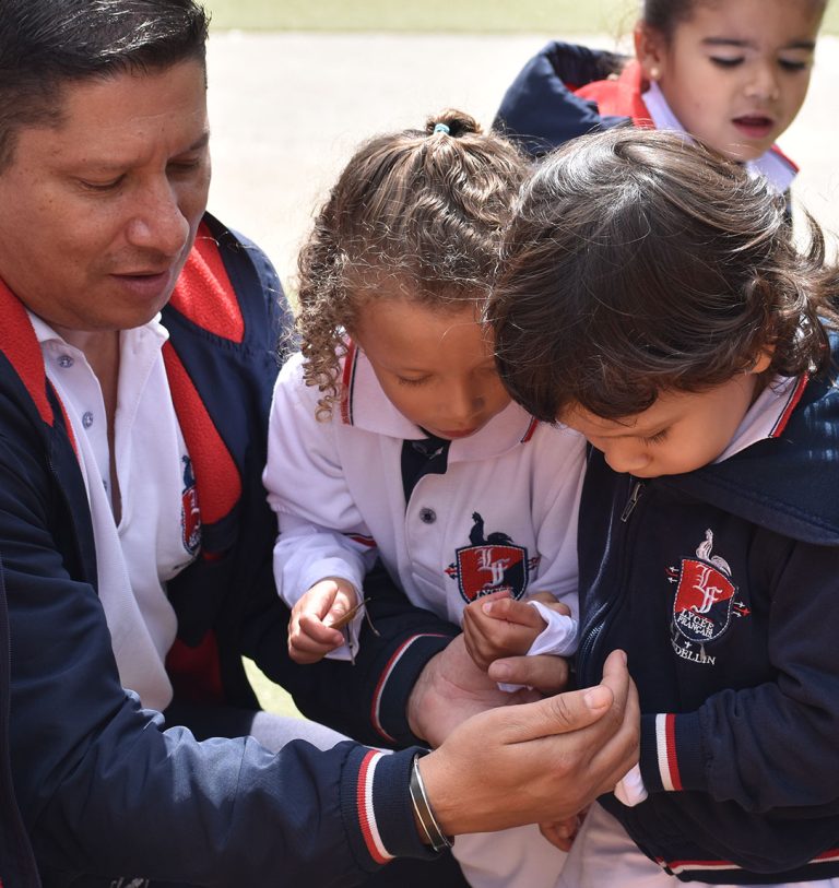 niños estudiando